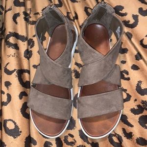 MIA size 9 Back zip up sandals